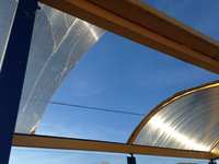 Zdewastowano dach nowej wiaty przystankowej