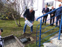 Kapsuła czasu, oraz dąb z okazji 100-lecia odzyskania niepodległości.