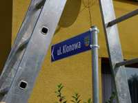 Montaż tabliczek z nazwami ulic