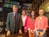 Młodzież z naszej gminy w programie u prof. Miodka